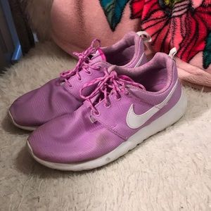 purple nike roshe